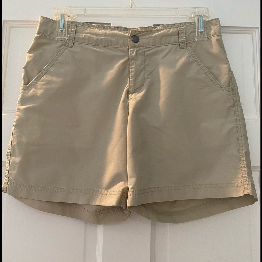 Columbia Size 10 khaki shorts